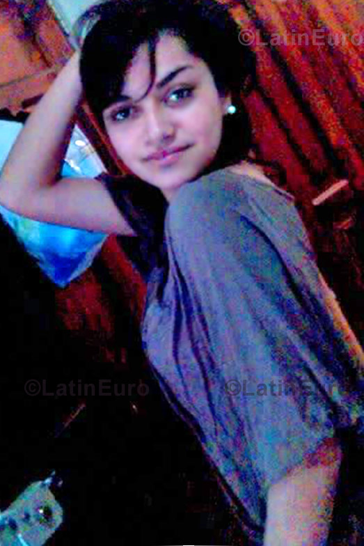 Date this charming Honduras girl Helen from Santa Rosa de Copan N-671