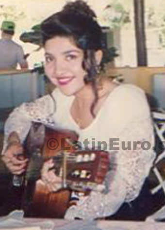 Date this delightful Any Country girl Gladys from Cancun N-824