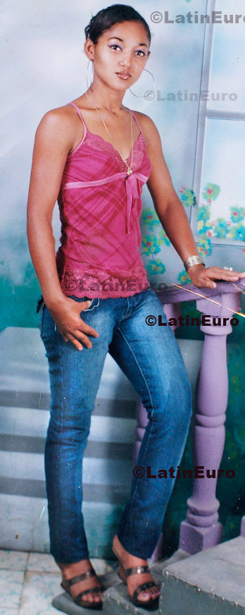 Date this stunning Honduras girl Ana from Cortes N-932