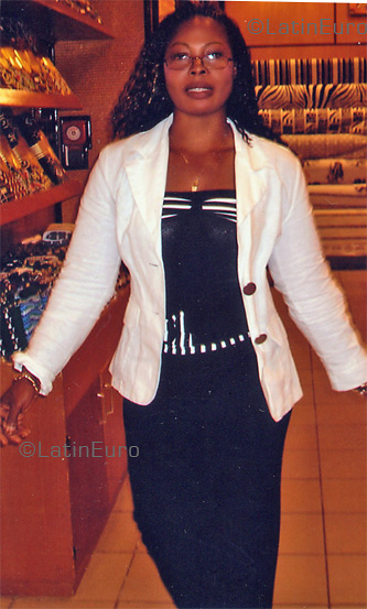 Date this happy France girl Clarisse from  N1038