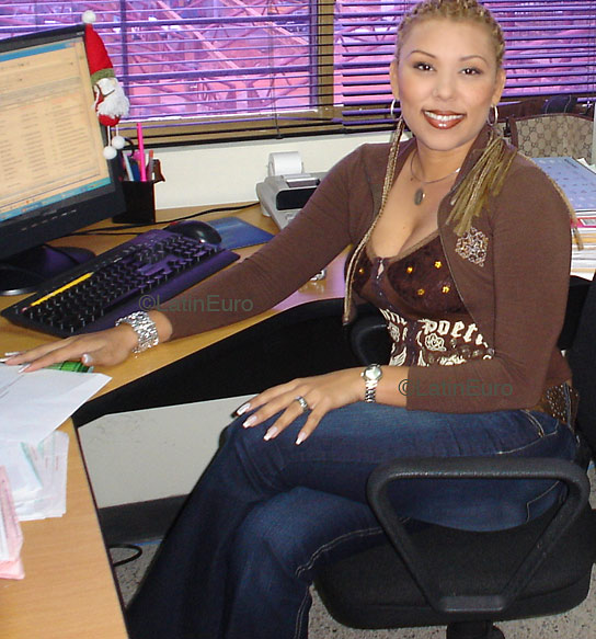 Date this charming Venezuela girl Belkis from  N1185