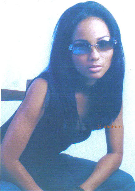 Date this cute Any Country girl Dinny from  N2374