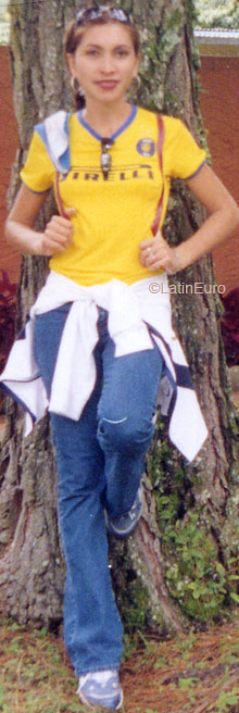 Date this hot Panama girl Yaretza from  N2400