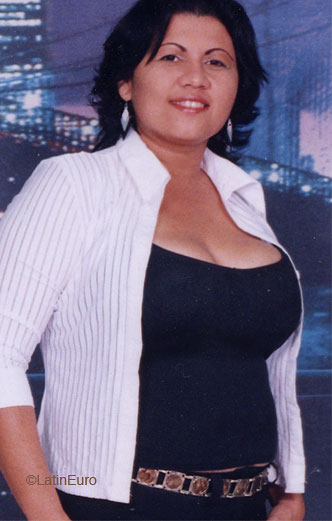 Date this pretty Honduras girl Silvia from La Ceiba N2403