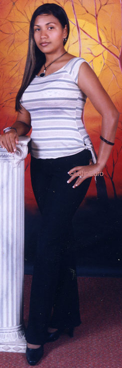 Date this foxy Honduras girl Claudia from La Ceiba N2548