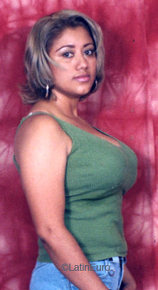 Date this sensual Honduras girl Thelma from  N2573