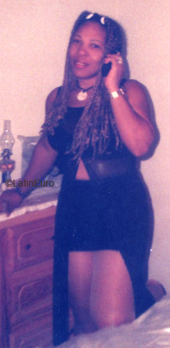 Date this voluptuous Any Country girl Maura from  N2611