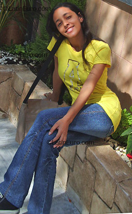 Date this attractive Any Country girl Sandra- from  N270