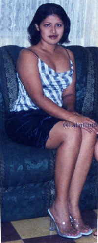 Date this charming Honduras girl Dunia from Yoro N2854