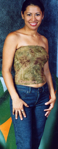 Date this sultry Honduras girl Carin from Comayagua N3437