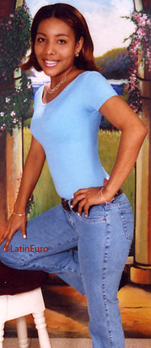 Date this voluptuous Panama girl Itzuri from  N3513