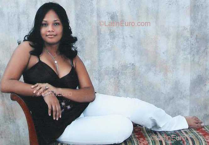 Date this young Dominican Republic girl Juana from Barahona N429