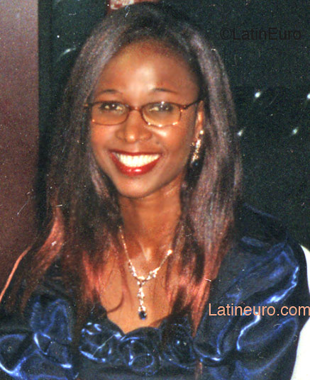 Date this athletic France girl Eliane from Paris N434