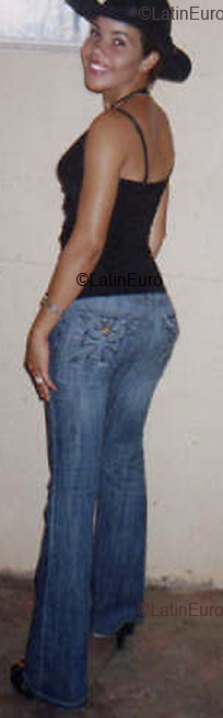 Date this beautiful Any Country girl Yomaris from  N636