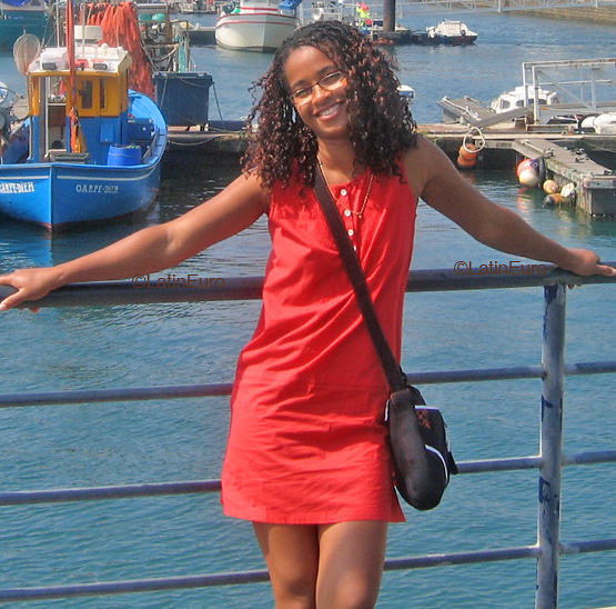 Date this attractive France girl Nadeche from  N695