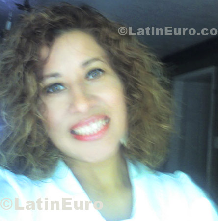 Date this sultry Any Country girl Sandra from  U334