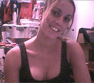 Date this sultry Brazil girl Claudia from RECIFE B4564