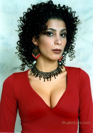 Date this charming Brazil girl Kelly from SANTOS B8161