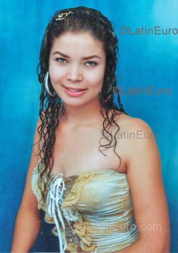 Date this stunning Colombia girl Yessica from  C8868