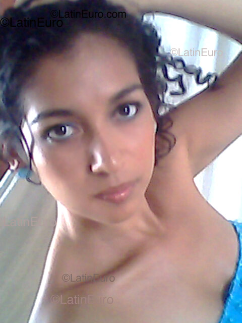 Date this pretty Colombia girl Nida from  C8936