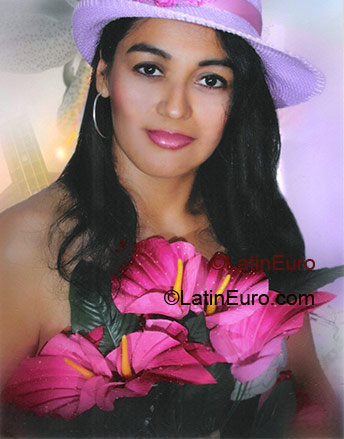 Date this fun Colombia girl Nubiola from Cali C9000