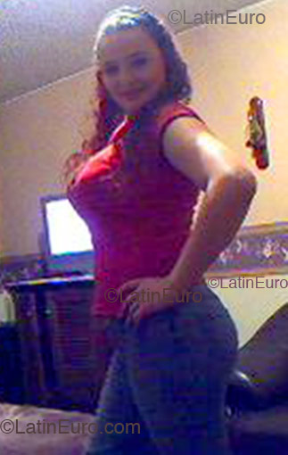 Date this athletic Colombia girl Ingrid from Bogota C9006