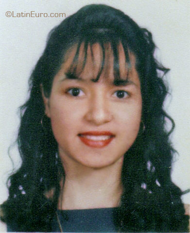 Date this attractive Colombia girl Maria from Cali C9045