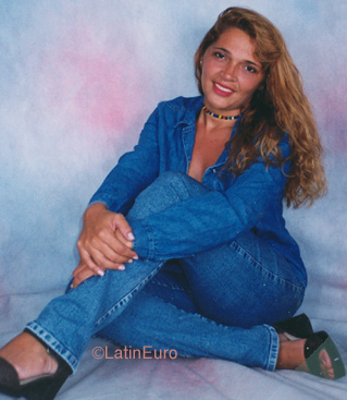 Date this tall Brazil girl Regina from MARTINS B9770