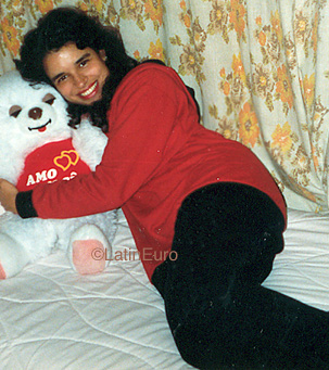 Date this funny Brazil girl Regia from MORRO B9749