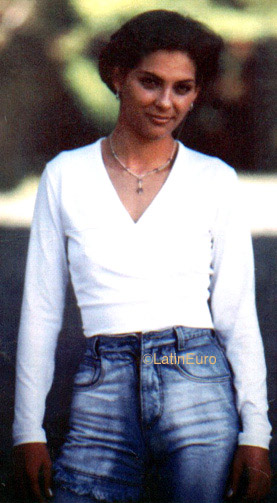 Date this funny Brazil girl Kenya from PORTO ALEGRE B9666