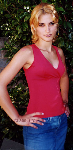 Date this happy Brazil girl Betania from CACHOEIRO DE ITAPEMIRIM B9327