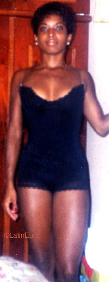 Date this pretty Brazil girl Elaine from SAO PAULO B9092