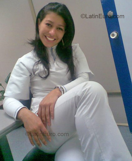 Date this voluptuous Colombia girl Yomara Cristina from Bogota CO43