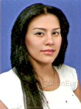 Date this voluptuous Colombia girl Isabel from Medellin CO162