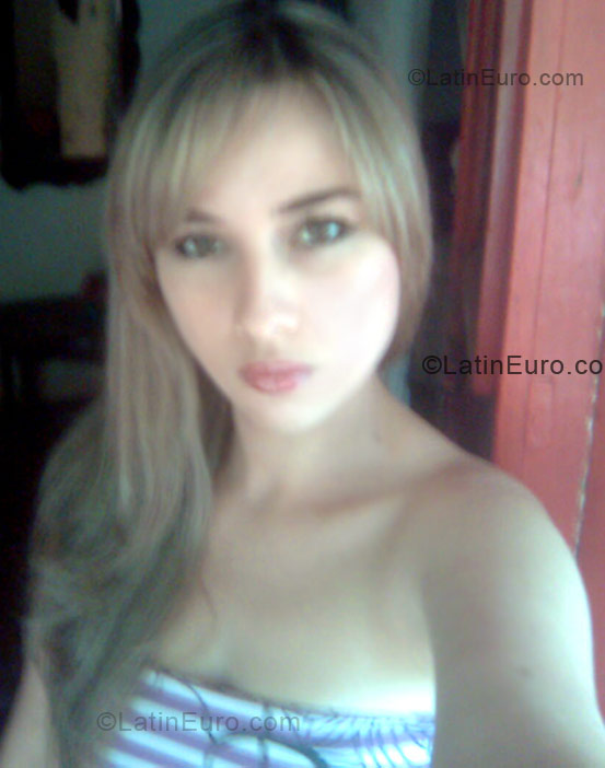 Date this nice looking Colombia girl Diana Patricia from  CO163