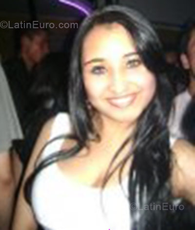 Date this good-looking Colombia girl Paola from Bogota CO189