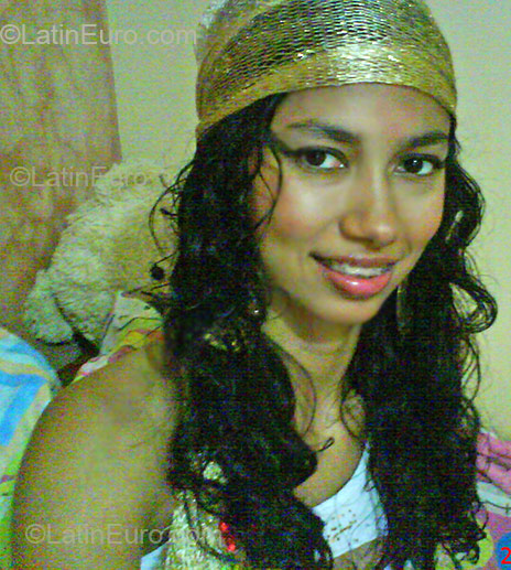 Date this attractive Colombia girl Betty from Barranquilla CO257