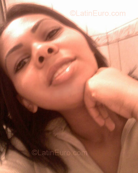 Date this funny Brazil girl Aline Cristina from Maringa BR366