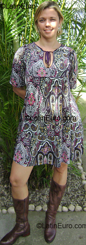 Date this foxy Brazil girl Alesandra from Rio De Janeiro BR367