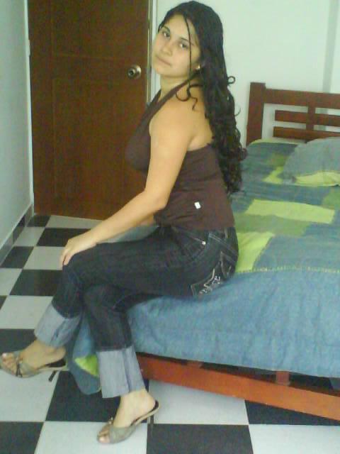 Date this passionate Colombia girl Diana.21 from Armenia CO259