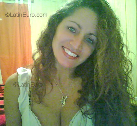 Date this attractive Brazil girl Aline from Sao Jose Dos Pinhais BR371