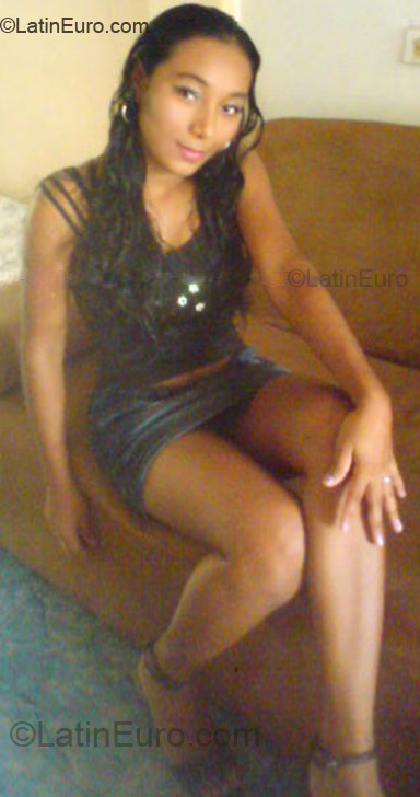 Date this attractive Colombia girl Naibeth from Cartagena CO265