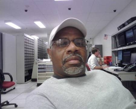 Date this happy United States man John from Dallas DO300