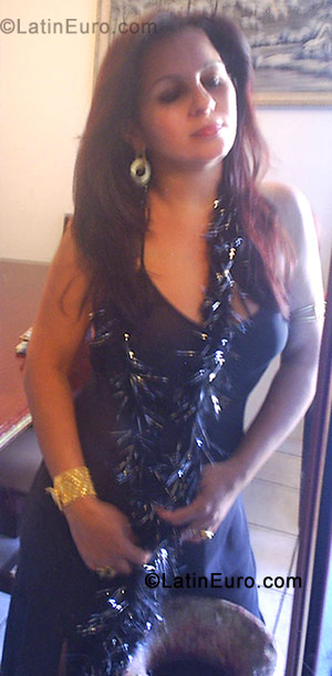 Date this good-looking Brazil girl Gislaine from Goiania BR439