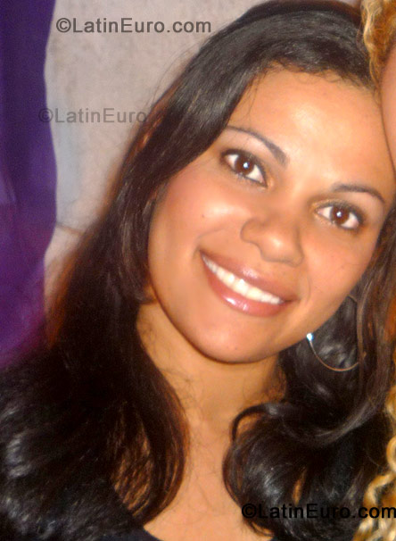 Date this voluptuous Brazil girl Suzana from Rio De Janeiro BR443