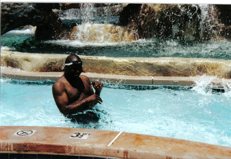 Date this hard body United States man Lamont from Cleveland US962