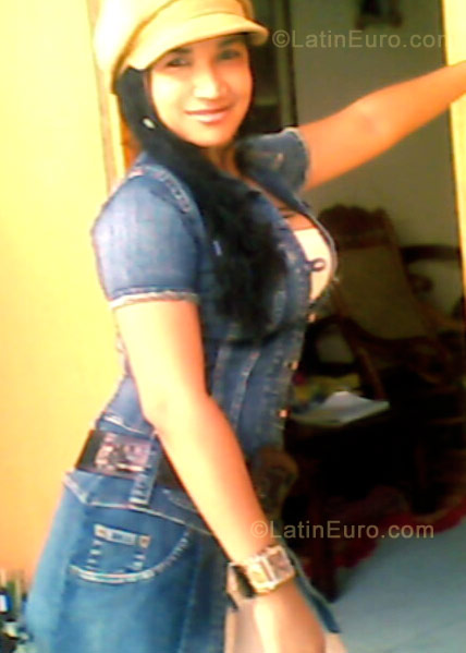 Date this sultry Colombia girl Karen from Cartagena CO374