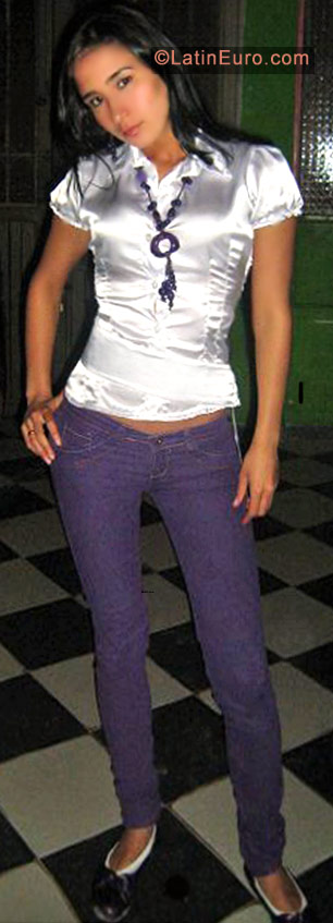 Date this young Colombia girl Veronica from Bogota CO440