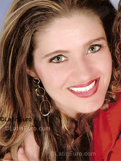 Date this hot Brazil girl Romara from Curitiba BR704