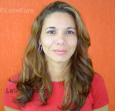 Date this happy Brazil girl Kelly Cristina from Tubarao BR712